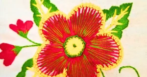 flor bordada à mão ciom ponto caseado