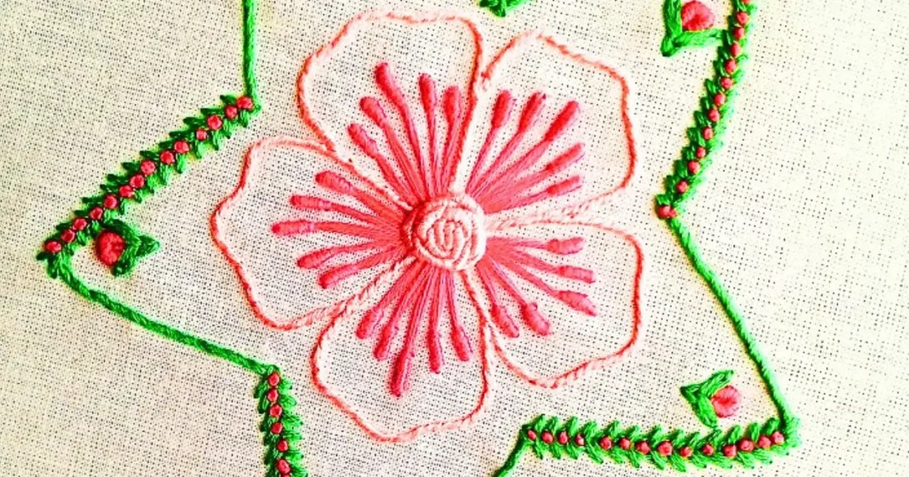 flor-estrela-risco-para-baixar flor em formato de estrela bordada á mão com ponto rococó de formas diferentes, além de ponto espiga e nó francês. peça da artesã andrea catão para o canal rosália rosarinha bordado no youtube
