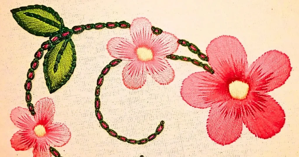 arranjo floral bordado à mão com ponto cheio e ponto de elos. criação da artesã andrea catão para o canal rosália rosarinha bordado